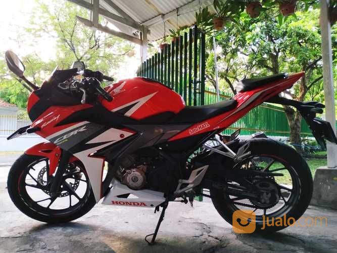 Honda CBR 150 R Warna Merah Putih