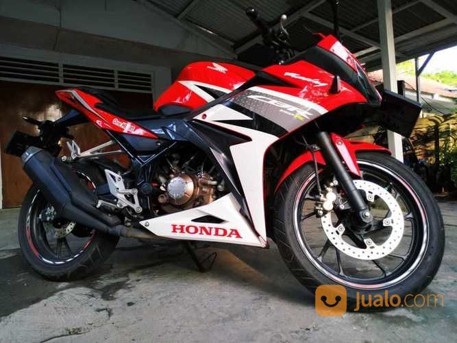 Honda CBR 150 R Warna Merah Putih