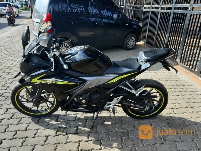 FFG-2016 HONDA CBR 150 HITAM MESIN SEHAT BODI MULUS