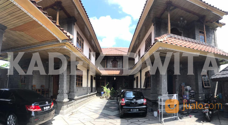 Rumah Besar Jalan Tukad Musi / Unda Renon Denpasar