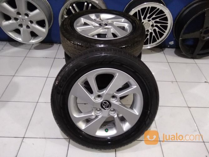 Velg Copotan Oem Avanza Velos Ring 15+Ban Pcd 4x114,3 Warna Silver