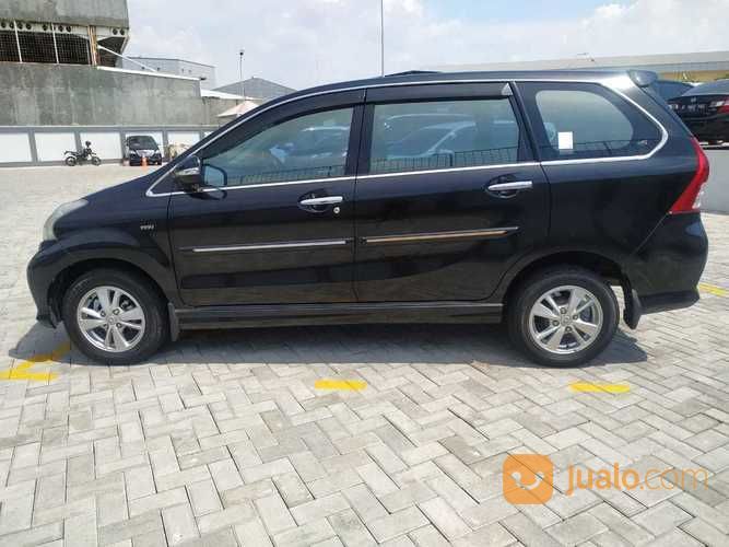 Toyota Avanza Veloz 1.5 AT 2015 Hitam