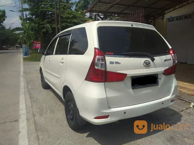 Mobil Daihatsu Xenia 2015