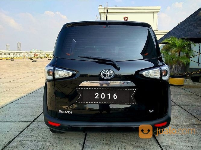 Toyota Sienta V 1.5 AT 2016 Hitam Syariah