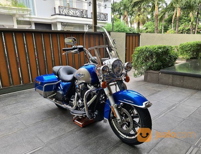 Harley Davidson Road King Tahun 2018 Warna Electric Blue