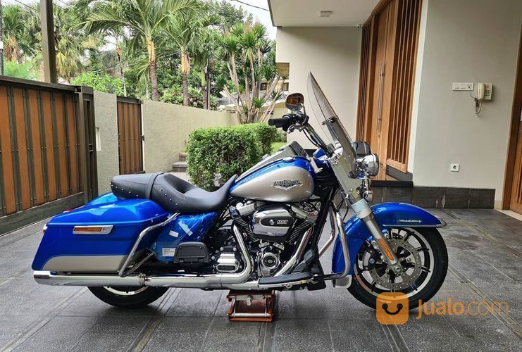 Harley Davidson Road King Tahun 2018 Warna Electric Blue