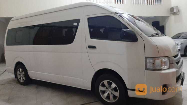 TOYOTA HIACE COMMUTER 2017 PUTIH