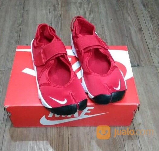 sepatu sandal nike