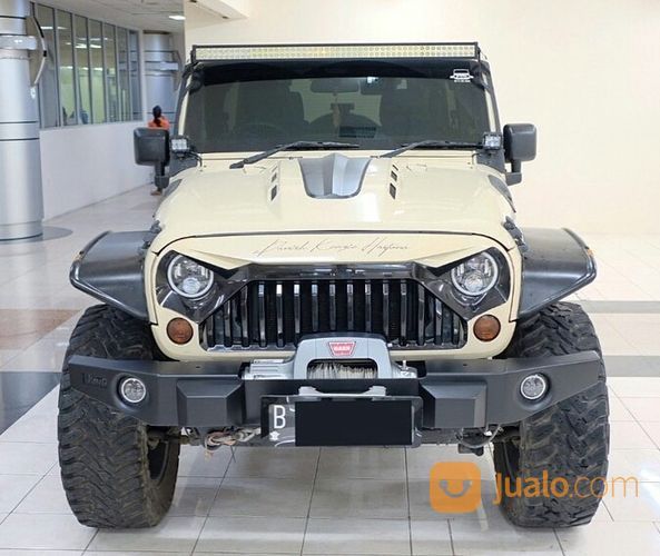 Wrangler Sahara 3.8L 2011 Full Option