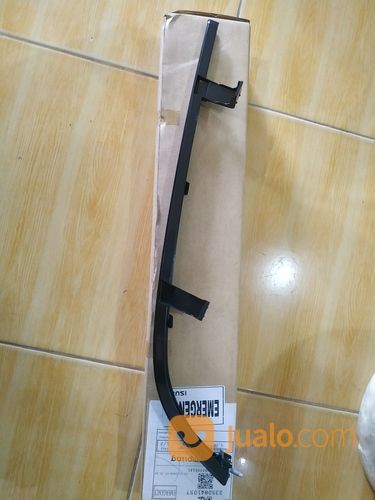 Kumis Bawah Lampu Isuzu Panther Touring Sebelah Kanan