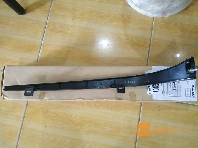 Kumis Bawah Lampu Isuzu Panther Touring Sebelah Kanan