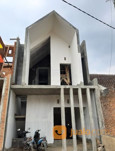 Rumah Cantik 2 Lantai Kawasan Pakis Graha Unika Bandara