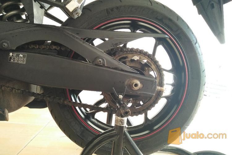 -Velg Ori R25 4 Inch dan Ban Michelin Pilot Road 4 160/60-