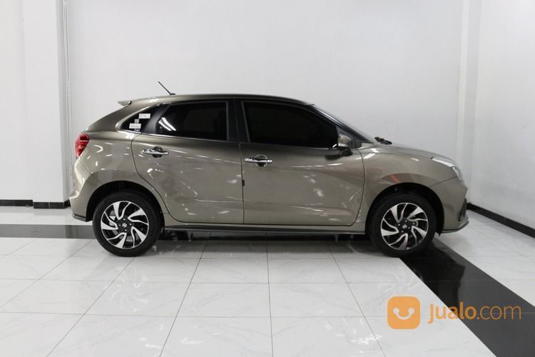 Suzuki Baleno Hatchback MT 2020 Abu-Abu