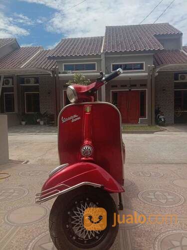 Vespa Super Tahun 1975 Merah Hati