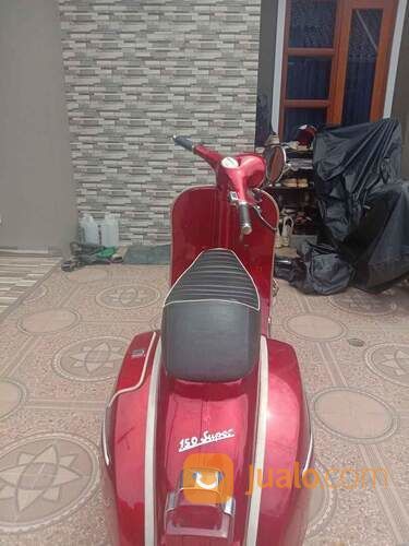 Vespa Super Tahun 1975 Merah Hati