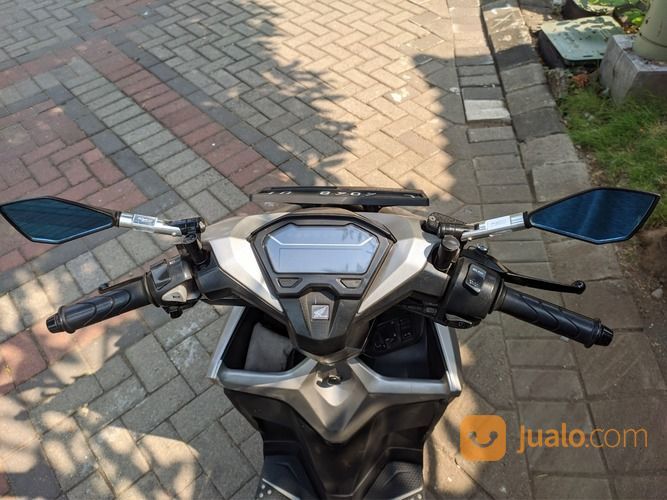 Sepeda Motor Honda Vario 150 Cc 2018 Silver/Abu - Abu