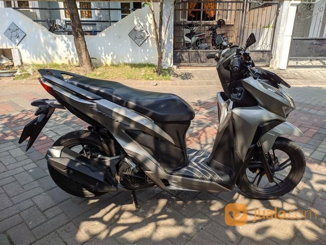 Sepeda Motor Honda Vario 150 Cc 2018 Silver/Abu - Abu