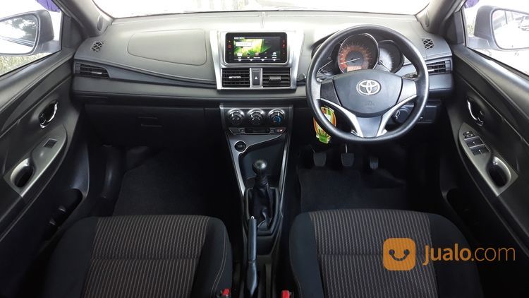 Toyota Yaris G Manual 2015 Silver Tgn 01 TERAWAT