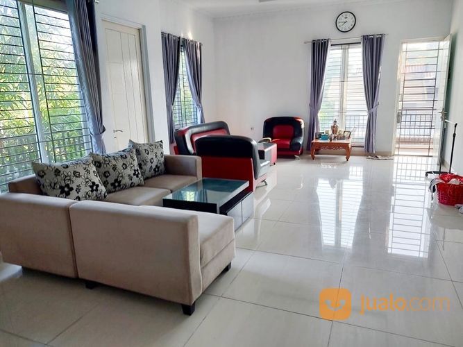Rumah Neo Catalonia BSD Serpong Tangerang Hoek SHM Cluster Nyaman