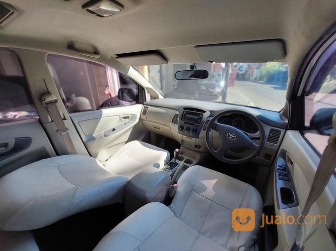 Toyota Kijang Innova G Bensin AT Matic 2010