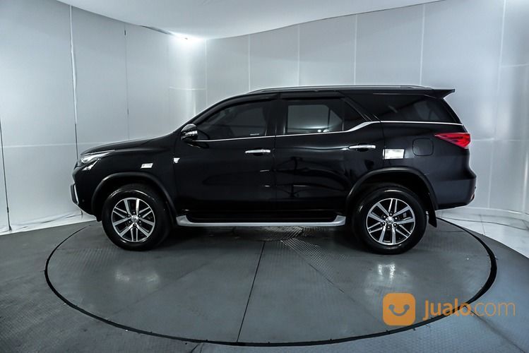 Toyota Fortuner 2.4 VRZ AT 2017 Hitam