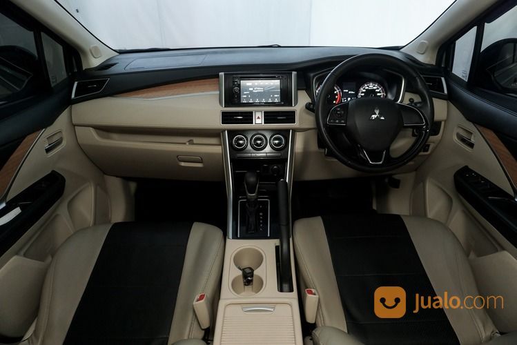 Mitsubishi Xpander Ultimate AT 2018 Abu-Abu