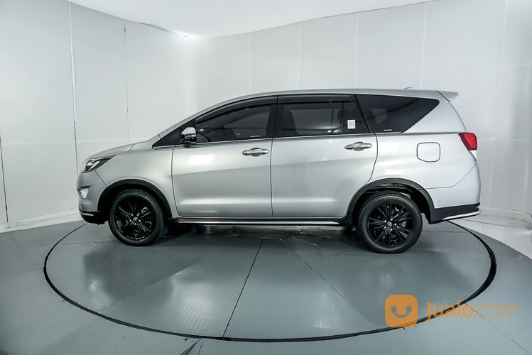 Toyota Innova 2.4 Venturer AT 2019 Silver