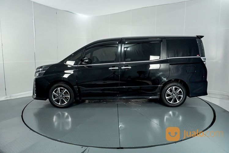 Toyota Voxy 2.0 AT 2018 Hitam