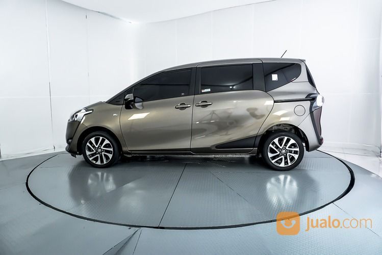 Toyota Sienta V AT 2017 Coklat