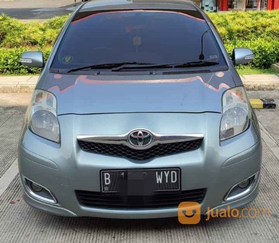 Toyota Yaris Matic Type E Tahun 2010 Silver di Kota Tangerang Selatan