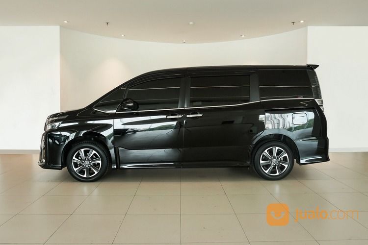 Toyota Voxy 2.0 AT 2018 Hitam