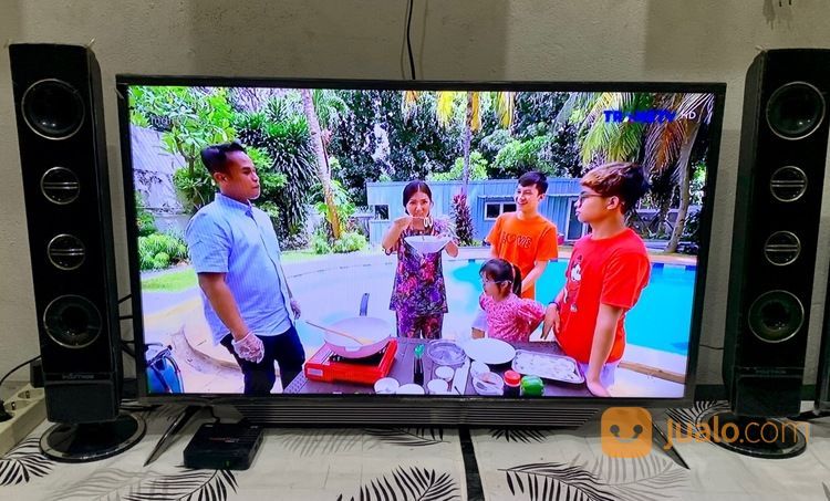 TV POLYTRON DOUBLE SPEAKER 39" LAYAR LEBAR LIKE NEW Barang Terawat Body Terplastik