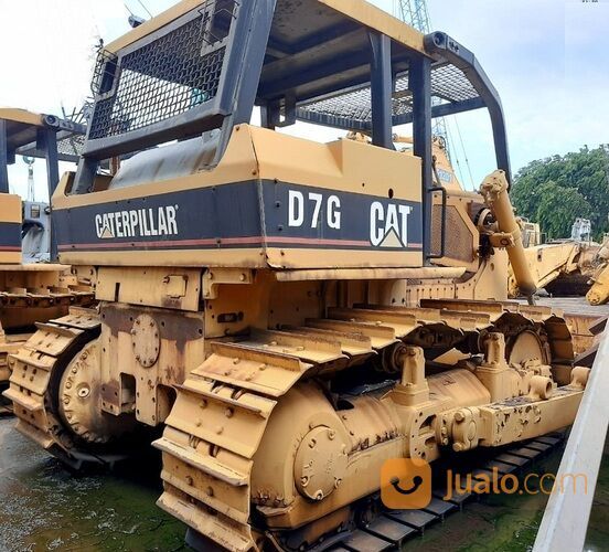 Alat Berat Bulldozer Caterpillar D7G Memakai Winch