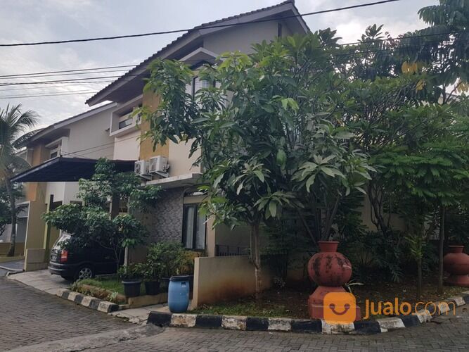 Rumah 2 Lantai, Hoek, SHM, Strategis Di Diamond Golden Cinere