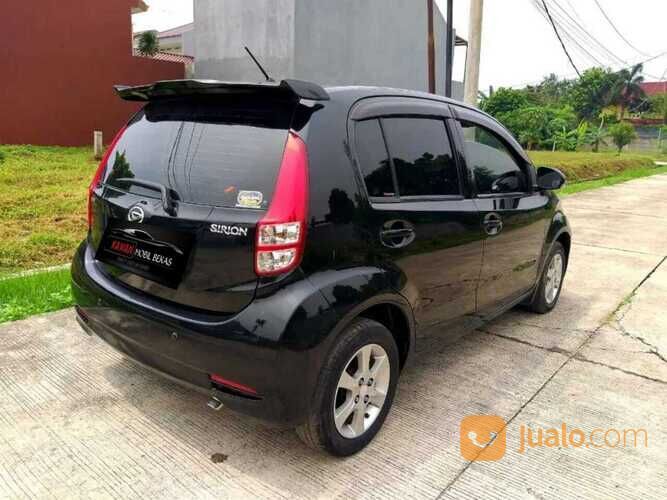 TDP 15jt DAIHATSU SIRION 1.3 RS MT 2014 HITAM