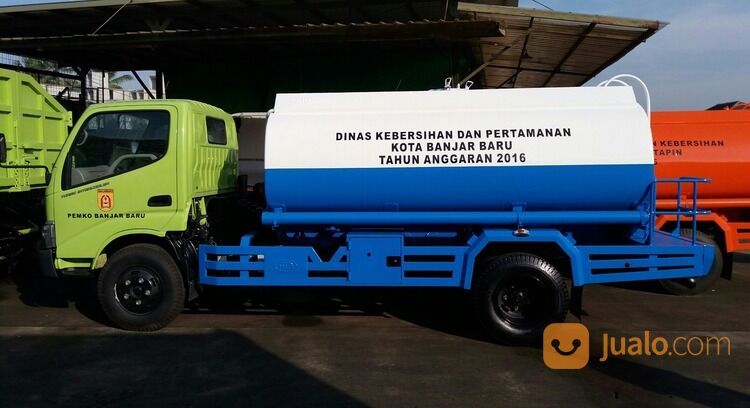 TRUK TANGKI AIR BERSIH 5000 LITER TANGKI AIR PENYIRAMAN TAMAN DAN JALAN TRUK TANGKI AIR