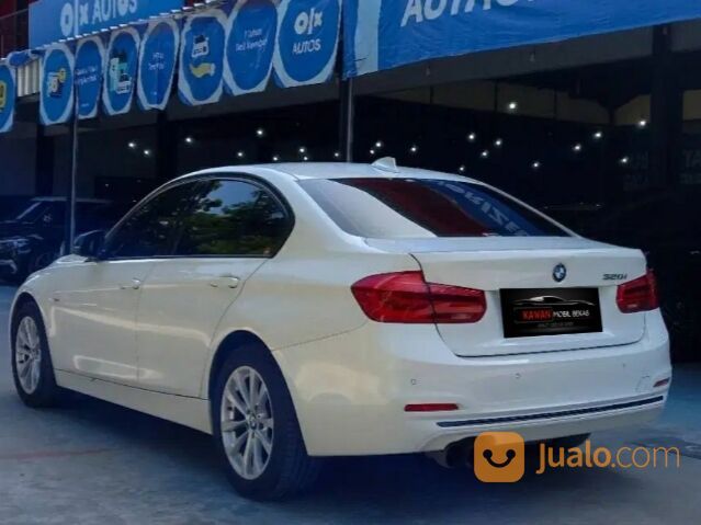 BMW 320I 2.0 SPORT LCI F30 AT 2017 PUTIH kondisi mobil istimewa bergaransi dan dijamin siap pakai