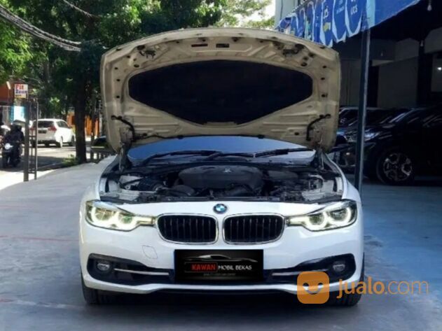 BMW 320I 2.0 SPORT LCI F30 AT 2017 PUTIH kondisi mobil istimewa bergaransi dan dijamin siap pakai