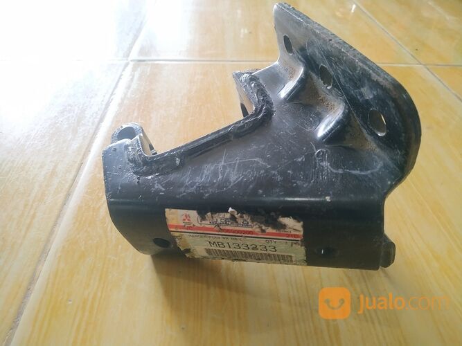 Hanger Per Belakang Bagian Belakang Mitsubishi Colt Diesel Ragaza