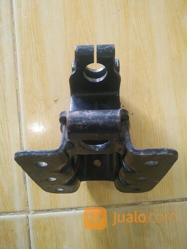 Hanger Per Belakang Bagian Belakang Mitsubishi Colt Diesel Ragaza