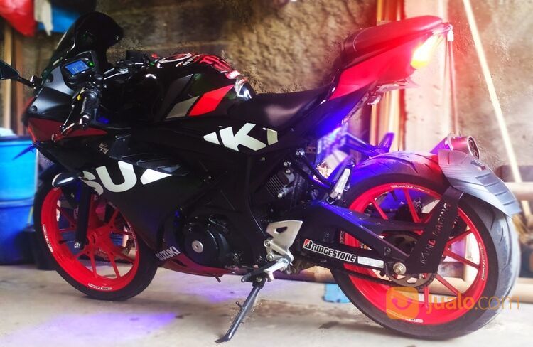 Gsx R 150 black glossy good condition