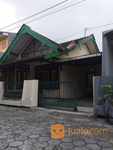 Rumah dalam perumahan Jambusari condong catur