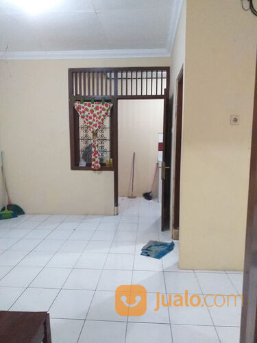 Rumah dalam perumahan Jambusari condong catur