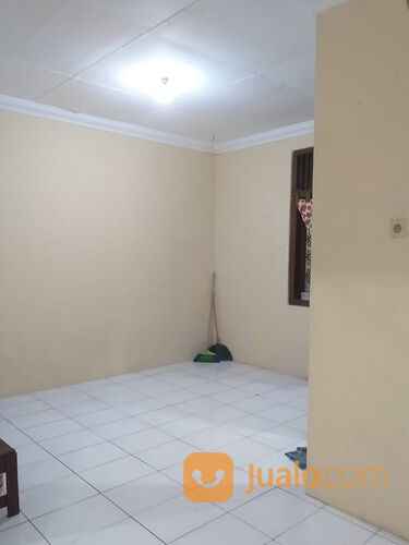 Rumah dalam perumahan Jambusari condong catur
