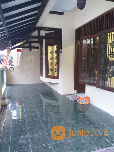 Rumah dalam perumahan Jambusari condong catur