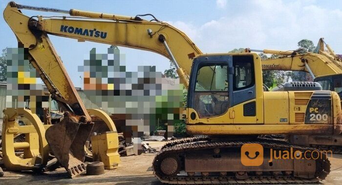 Excavator Komatsu PC200-8 tahun 2010