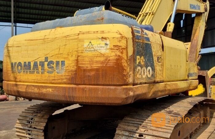 Excavator Komatsu PC200-8 tahun 2010