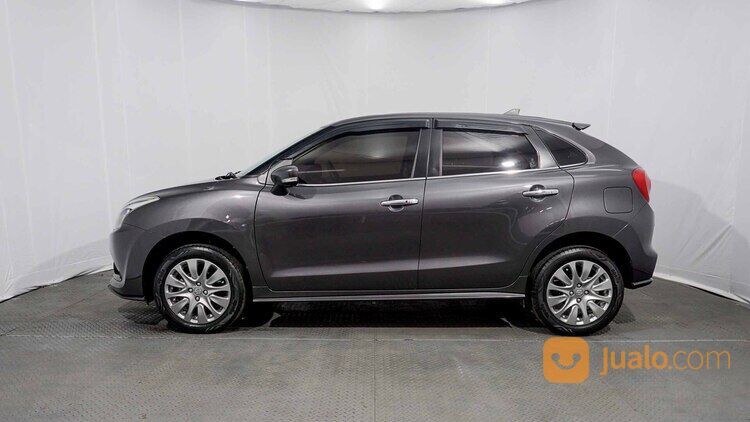 Suzuki Baleno Hatchback MT 2018 Abu-Abu