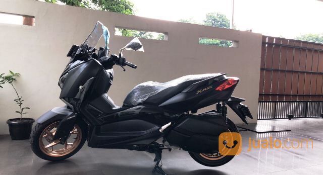 Yamaha XMAX NEW NIK 2022 Km 300 perak